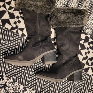 Stylish Black Fur-Trimmed Women's Boots